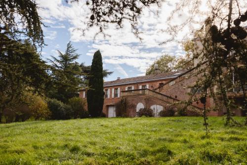 Aile château de Saint-Sarnin pour 10 personnes avec piscine