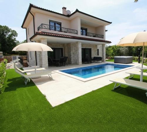 Luxury Villa Sara with Jacuzzi in Malinska