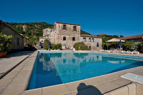 Bazén v ubytování Il Borgo Country Resort nebo v jeho okolí