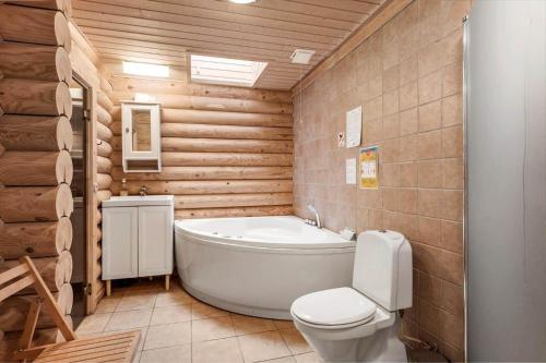 a bathroom with a white tub and a toilet at HA398-Saeby-Kulmulevej-9 in Lyngså
