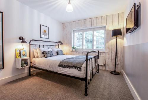 a bedroom with a bed and a window at Blackshore House in Wenhaston