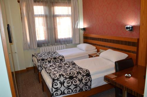 Postel nebo postele na pokoji v ubytování Atlas Otel