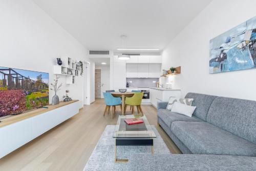Luxury Sky Park Apartment - Panoramic Castle Views