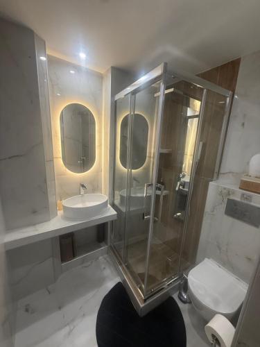 Bany a PHOENIX Luxury Suites