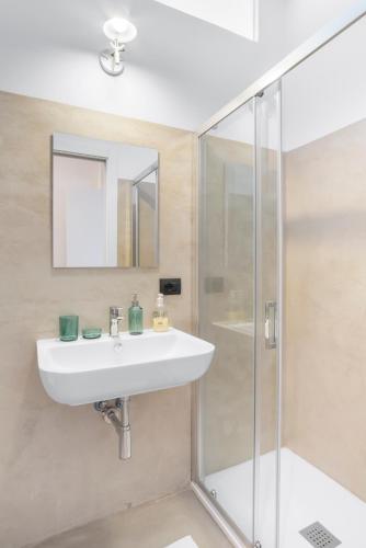 ArtStay - Exclusive Apt Near Metro B, Parking, AC