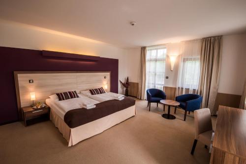 A bed or beds in a room at Hotel Golf Resort Olomouc