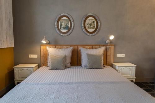 B&B Kamer en Aambeeld tesisinde bir odada yatak veya yataklar