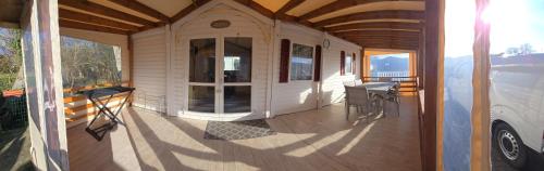 an inside view of a tiny house with a porch at location mobile home proche de la mer in Hermanville-sur-Mer