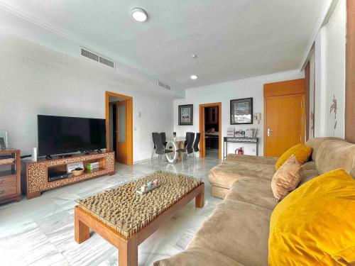 Atico Triana 100 meters with terrace and parking
