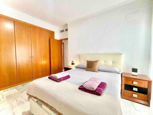 Atico Triana 100 meters with terrace and parking