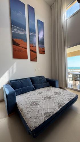 a bedroom with a blue bed in a room at Apto Areia Branca Canoa Quebrada in Canoa Quebrada