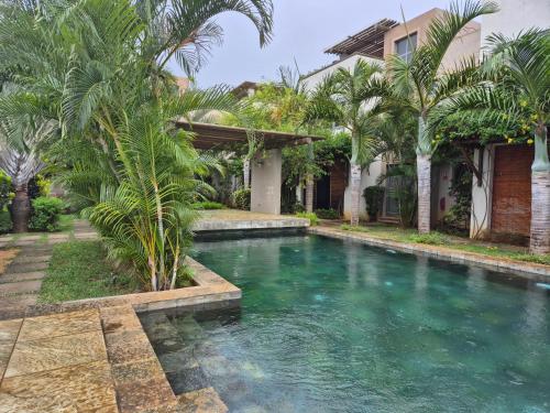 Tropical Garden Apartment 3-Min Drive to Beach