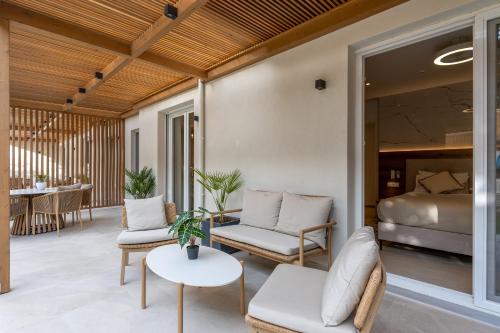 Llit o llits en una habitació de Nadia Suites