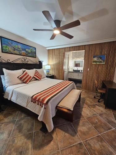a bedroom with a bed and a ceiling fan at Casa Flor del Desierto in Loreto