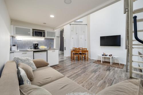 Happy House Downtown Apartment