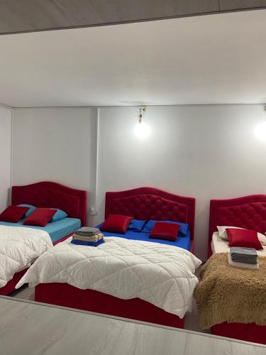 Llit o llits en una habitació de Lizz-Hotel