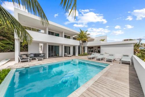 The Admiral - Whole Villa and Apartments