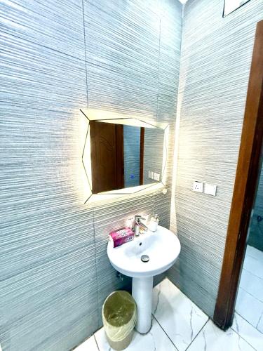 a bathroom with a sink and a mirror at شاليهات زارا Zara in Taif