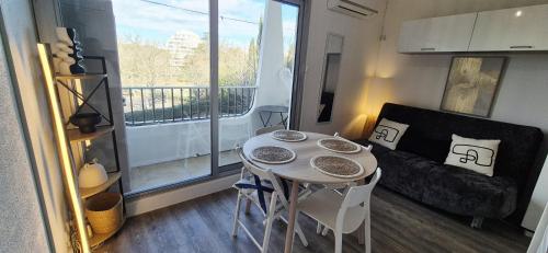 Le studio mer, piscine et soleil
