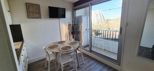 Le studio mer, piscine et soleil