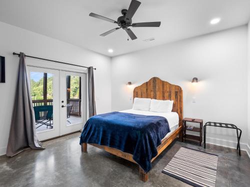 a bedroom with a bed and a ceiling fan at Sweet Retreat - Great Views Of The Lake! in Houston