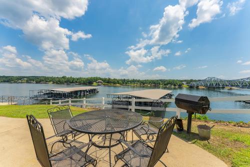 Gallery image of Duncan Bridge Condominium 112 - Boat Slip! First Floor! in Jasper