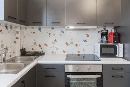 ครัวหรือมุมครัวของ Acropolis experience apartment!