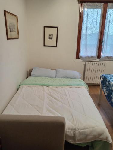 a large bed in a room with avertisementatronatronatronstrationstration at Lo Studio in Pioltello