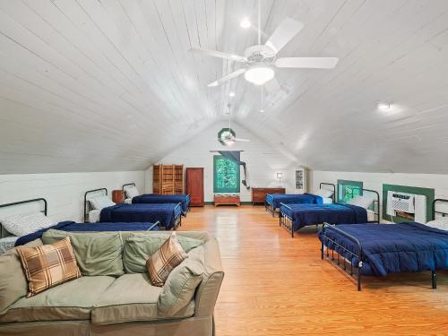 a living room with four beds and a ceiling fan at Wonderland Cabin - Quiet, Family-Friendly Stay - Near The Barn in Bremen