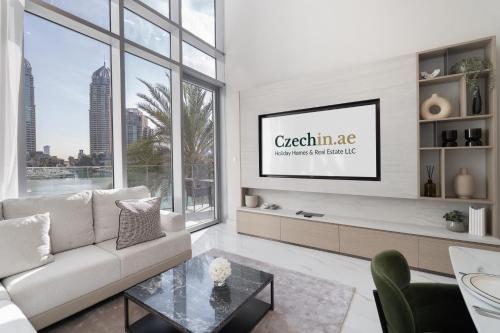 Luxury 2BR LIV Marina Dubai World-Class Amenities