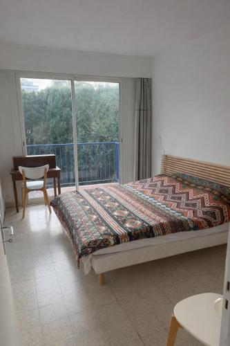 Quiet apartment with balcony and sea view