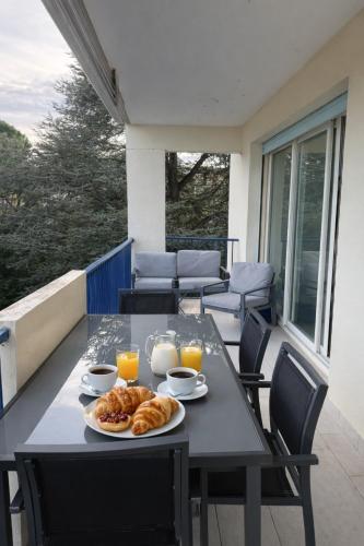 Quiet apartment with balcony and sea view
