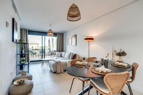 Charming 2BR Apartment l Sunsetgolf