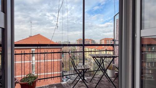 Metro 8 Min Cozy Milan Apartment with Balcony