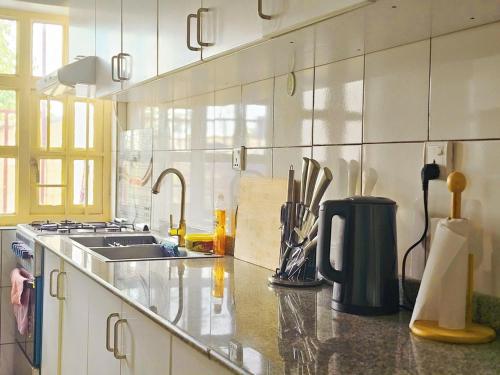 Kuchyň nebo kuchyňský kout v ubytování Ifè Home