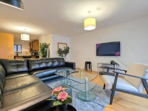 Spacious 2-Bedroom Apt in Heart of City Centre photo 1