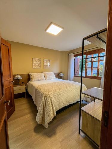 a bedroom with a bed and a window at Casa For Rua Torta in Gramado