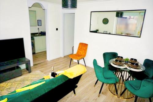a living room with a green couch and chairs at Peckham City Vibes 2BR with Wi-fi and Balcony in London