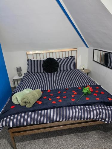 a bedroom with a bed with red flowers on it at Vibrant - Free Parking - Sleeps 6 M20-FolkestoneCentralStation in Folkestone
