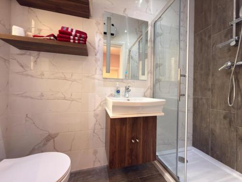 a bathroom with a toilet and a sink and a shower at Panoramic View Penthouse With Dual Terraces in Xagħra