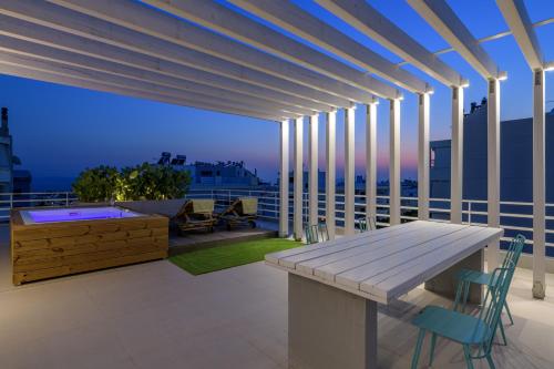 Jacuzzi Penthouse with sea view 5th floor