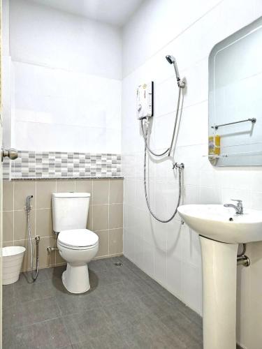 a bathroom with a shower and a toilet and a sink at Hatyai Luxe Stay 2BR Private House up to 8 Guests near Hat Yai Park in Hat Yai