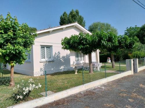 Maison à Eymet avec Jardin et Parking Privé - FR-1-616-546