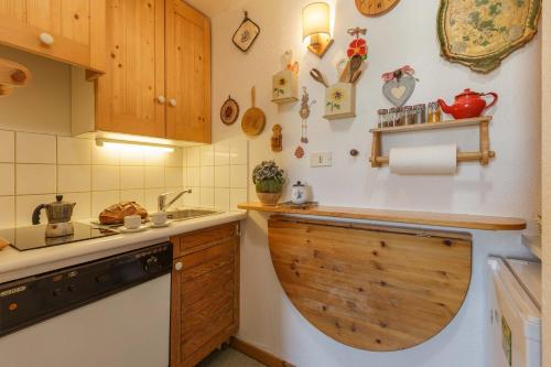 Apt Carlton140 Historical residence in Chamonix, sleeps 2 - Happy Rentals