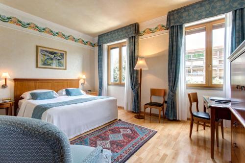 Postel nebo postele na pokoji v ubytování Hotel Firenze