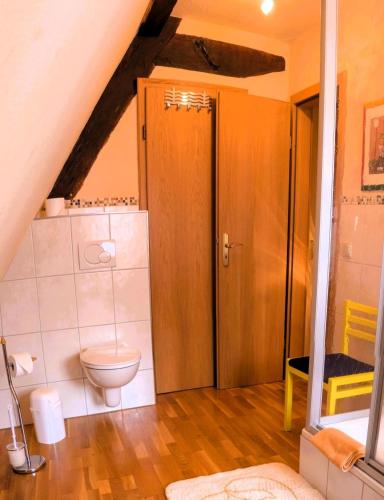 a bathroom with a toilet in a attic at Weingut Herrenhof Andrea Thielen in Minheim