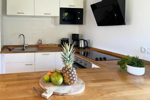 a bowl of fruit on a table in a kitchen at Kleiner Anker in Fehmarn