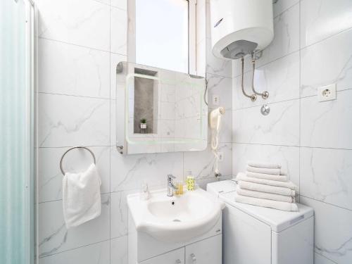 Apartments Senjo - One Bedroom Apartment with Balcony and Sea View 4 adults Apartman 3