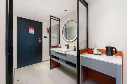a bathroom with a sink and a mirror at Ibis Dalian Development Zone Wanda Plaza in Jinzhou