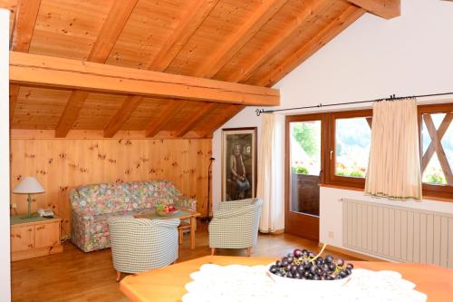 a living room with a couch and a table at Residence Kampidell in Siusi